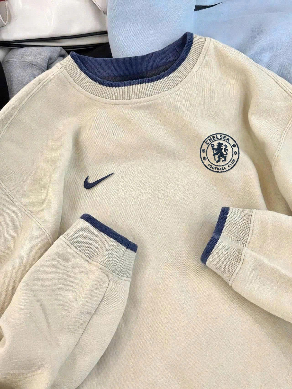 Chelsea Heritage Sweater – Retro Edition 2025 | Beige & Navy Knit - LeagueLockerGear